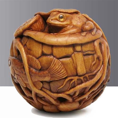 Susan has been carving netsuke for more than 35 years. Her work is in many prestigious collections, including those of HIH Prince Takamado of Japan at the Tokyo National Museum; the British Museum; the Kyoto Seishu Netsuke Art Museum; the National Gallery of Australia; the Office of the President, USA.